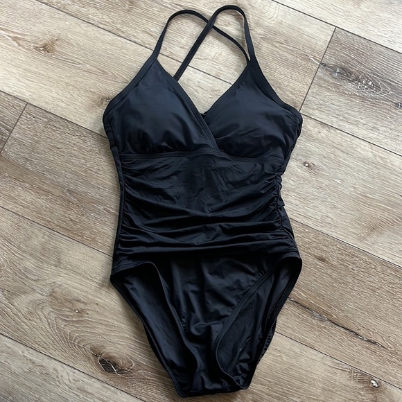 LA BLANCA Black One Piece Swimsuit Ruching Detail - Picture 2 of 10